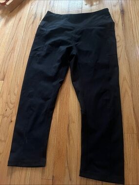 Reebok Black Capri Leggings with Side Pocket